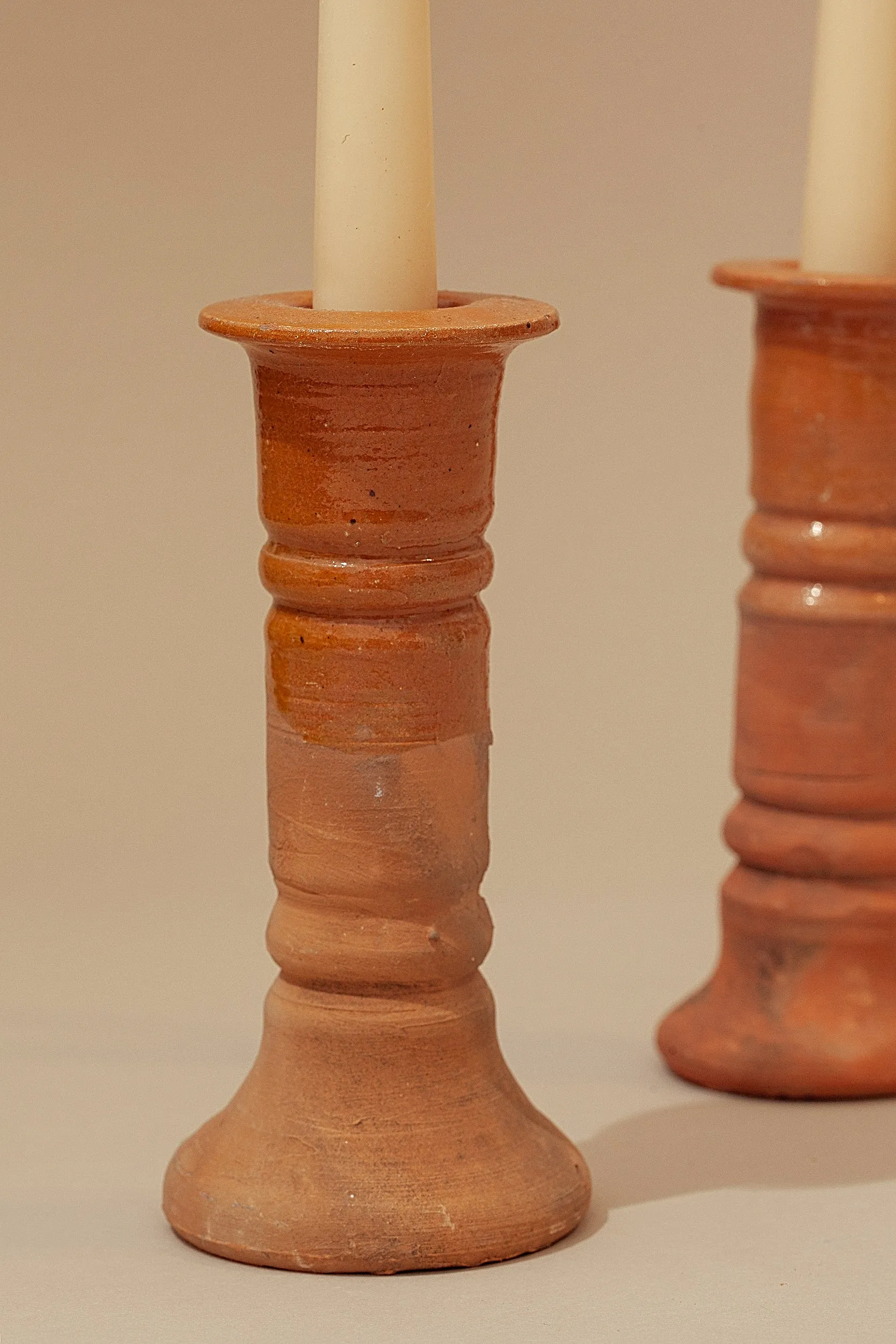 Candelabros de barro plato (pack de 2)