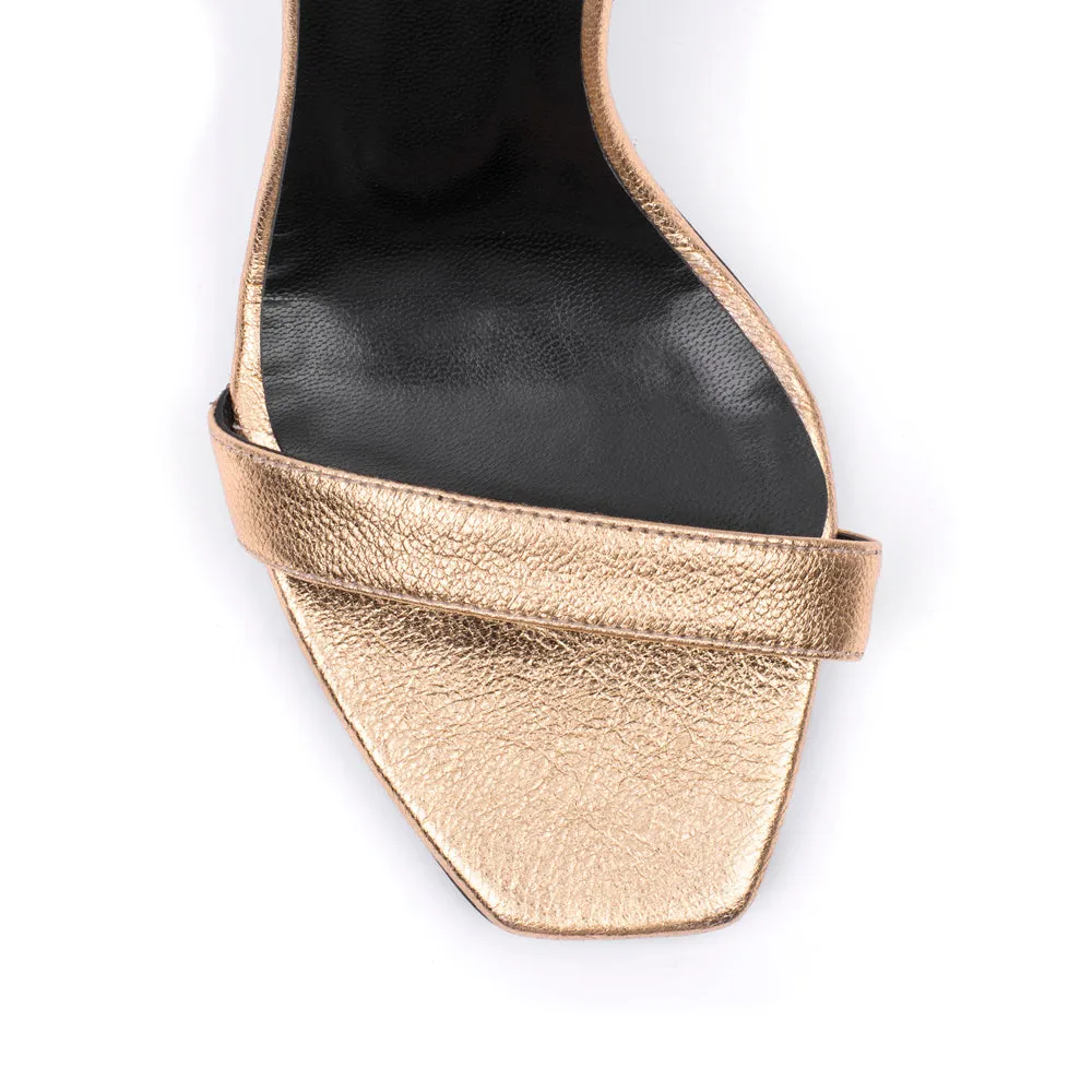 SANDALIA TACÓN FIONA PIEL LAMINADO ORO 8CM