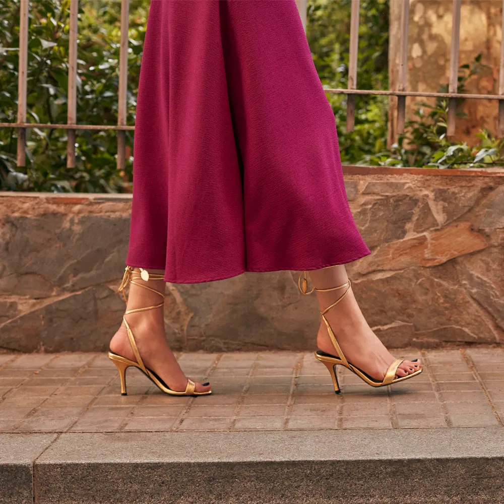 SANDALIA TACÓN FIONA PIEL LAMINADO ORO 8CM